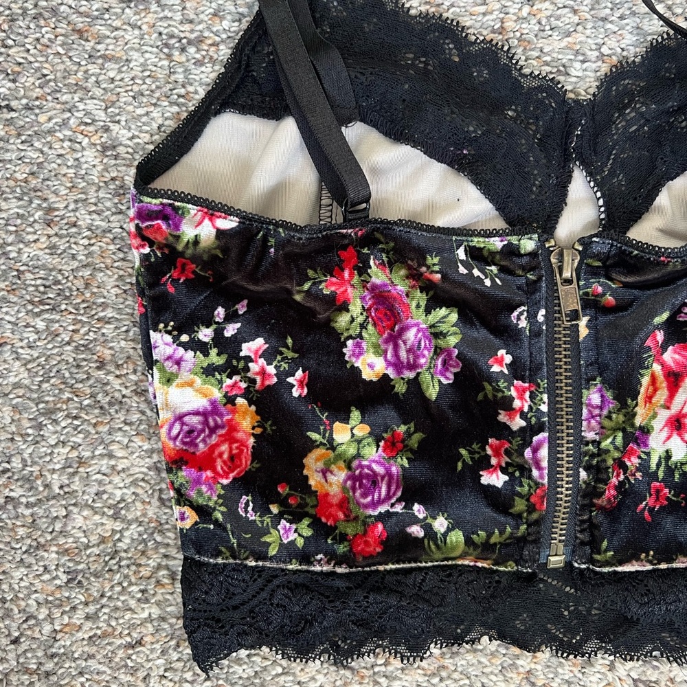 Urban Outfitters Floral Crop Top - Picture 4 of 4